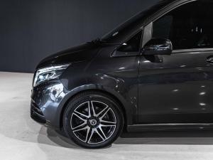 Mercedes-Benz V-Class V300d Avantgarde AMG Line - Image 13