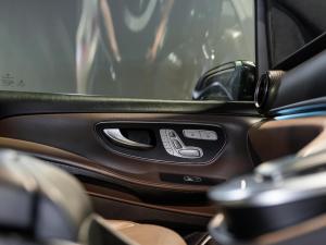 Mercedes-Benz V-Class V300d Exclusive - Image 11