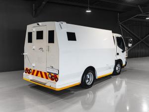 Hino Hino 300 614 LWBChassis Cab - Image 16