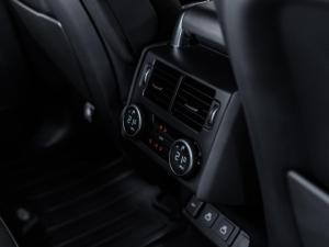 Land Rover Discovery D300 R-Dynamic SE - Image 10