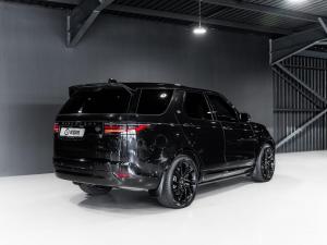 Land Rover Discovery D300 R-Dynamic SE - Image 14