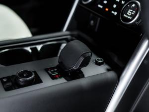 Land Rover Discovery D300 R-Dynamic SE - Image 9