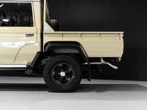 Toyota Land Cruiser 79 2.8GD-6 double cab - Image 12