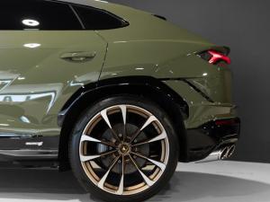 Lamborghini Urus S - Image 12