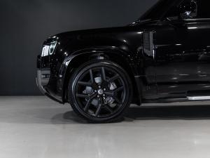 Land Rover Defender 110 D300 X-Dynamic HSE - Image 2