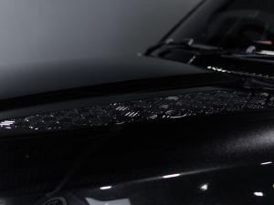 Land Rover Defender 110 D300 X-Dynamic HSE - Image 3