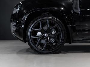 Land Rover Defender 110 D300 X-Dynamic HSE - Image 5