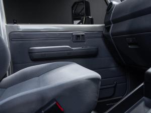 Toyota Land Cruiser 79 2.8GD-6 single cab auto - Image 17