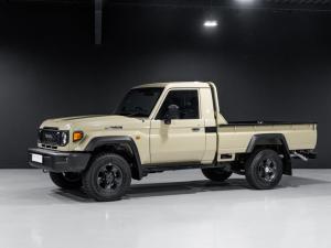 Toyota Land Cruiser 79 2.8GD-6 single cab auto - Image 3