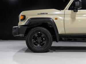 Toyota Land Cruiser 79 2.8GD-6 single cab auto - Image 4