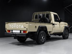 Toyota Land Cruiser 79 2.8GD-6 single cab auto - Image 8