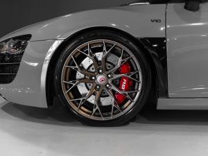 Audi R8 5.2 V10 Spyder quattro auto - Image 23
