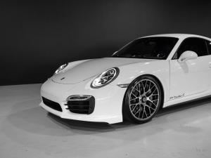 Porsche 911 turbo S coupe - Image 3