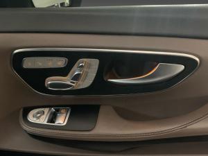 Mercedes-Benz V-Class V300d Avantgarde AMG Line - Image 11