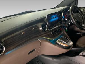 Mercedes-Benz V-Class V300d Avantgarde AMG Line - Image 6