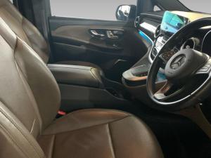 Mercedes-Benz V-Class V300d Avantgarde AMG Line - Image 7