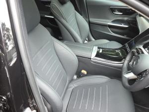 Mercedes-Benz C-Class C200 Avantgarde - Image 11