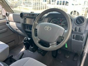 Toyota Land Cruiser 76 4.5D-4D V8 station wagon LX - Image 10