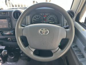 Toyota Land Cruiser 76 4.5D-4D V8 station wagon LX - Image 11