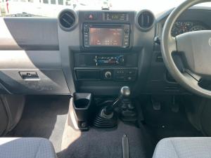 Toyota Land Cruiser 76 4.5D-4D V8 station wagon LX - Image 13