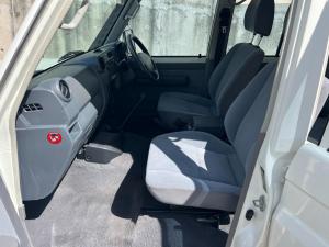 Toyota Land Cruiser 76 4.5D-4D V8 station wagon LX - Image 15
