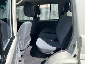 Toyota Land Cruiser 76 4.5D-4D V8 station wagon LX - Image 16