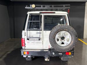 Toyota Land Cruiser 76 4.5D-4D V8 station wagon LX - Image 6