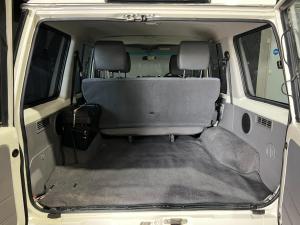 Toyota Land Cruiser 76 4.5D-4D V8 station wagon LX - Image 8