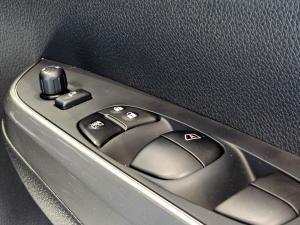 Nissan Navara 2.5DDTi double cab LE Plus - Image 15