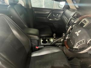 Mitsubishi Pajero 5-door 3.2DI-D GLS - Image 6