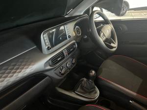 Hyundai Grand i10 1.0 Premium hatch - Image 12