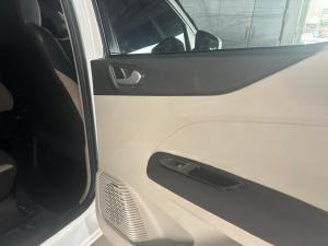 Renault Triber 1.0 Intens manual - Image 8