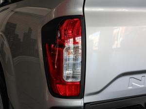 Nissan Navara 2.5DDTi double cab SE Plus auto - Image 10