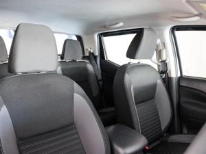 Nissan Navara 2.5DDTi double cab SE Plus auto - Image 14