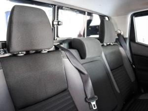 Nissan Navara 2.5DDTi double cab SE Plus auto - Image 19