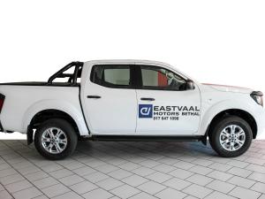 Nissan Navara 2.5DDTi double cab SE Plus auto - Image 12
