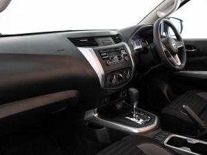Nissan Navara 2.5DDTi double cab SE Plus auto - Image 20