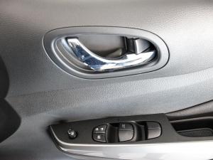 Nissan Navara 2.5DDTi double cab SE Plus auto - Image 21