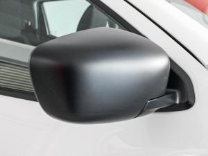 Nissan Navara 2.5DDTi double cab SE Plus auto - Image 4