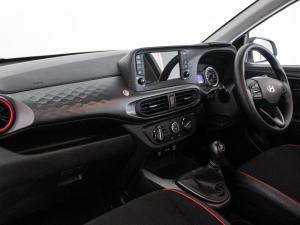 Hyundai Grand i10 1.0 Premium hatch - Image 16