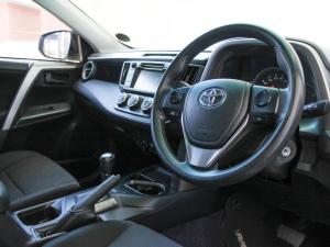 Toyota RAV4 2.0 GX auto - Image 17