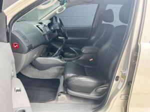 Toyota Hilux 3.0D-4D double cab Raider Dakar edition - Image 8