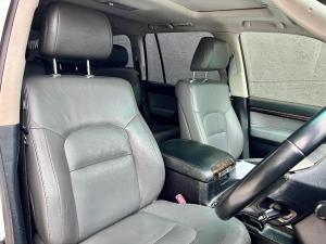 Toyota Land Cruiser 200 4.5D-4D VX - Image 10