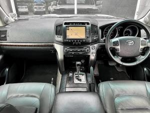 Toyota Land Cruiser 200 4.5D-4D VX - Image 13