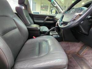Toyota Land Cruiser 200 4.5D-4D VX - Image 13