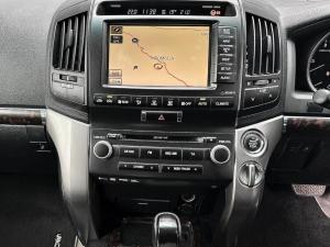 Toyota Land Cruiser 200 4.5D-4D VX - Image 14