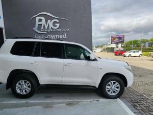 Toyota Land Cruiser 200 4.5D-4D VX - Image 3