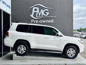 Toyota Land Cruiser 200 4.5D-4D VX - Image 3