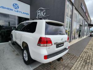 Toyota Land Cruiser 200 4.5D-4D VX - Image 4