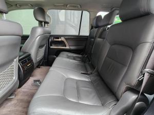 Toyota Land Cruiser 200 4.5D-4D VX - Image 7